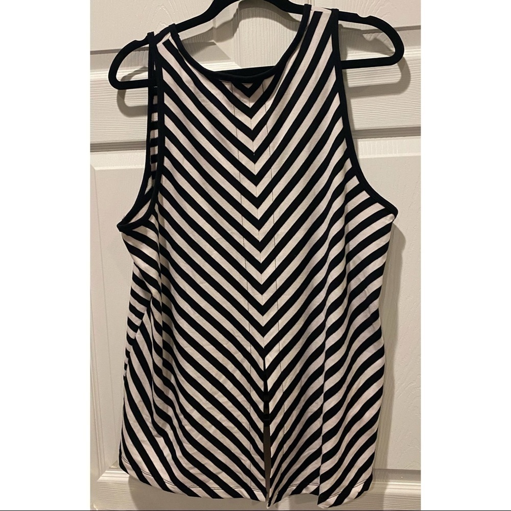 Plus Size Top​​​​​​​​​​ - Picture 3 of 3